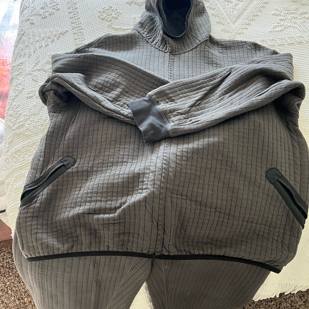 Nike Tech Pack Cotton Blend Gray Quilted Jacket and Pant Set